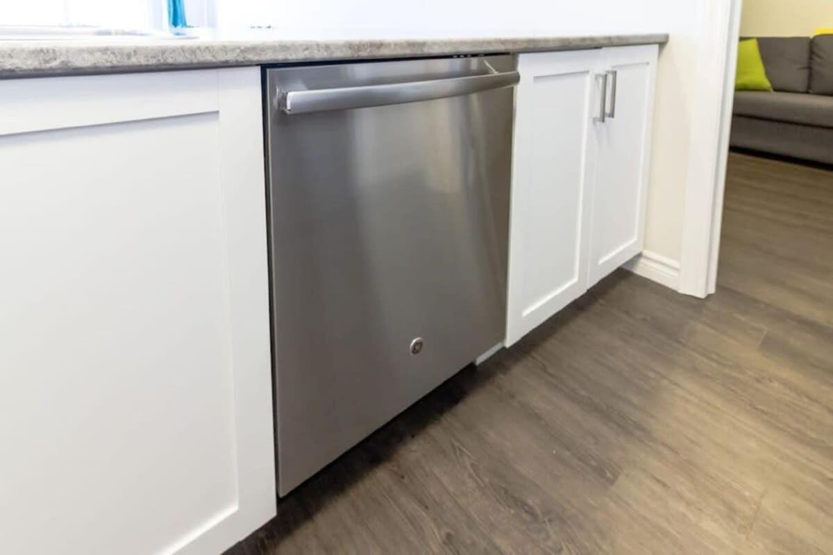 Newly Renovated Modern Condo Near Hospital, Unb Patio & Parking Coffee Saint John Ngoại thất bức ảnh